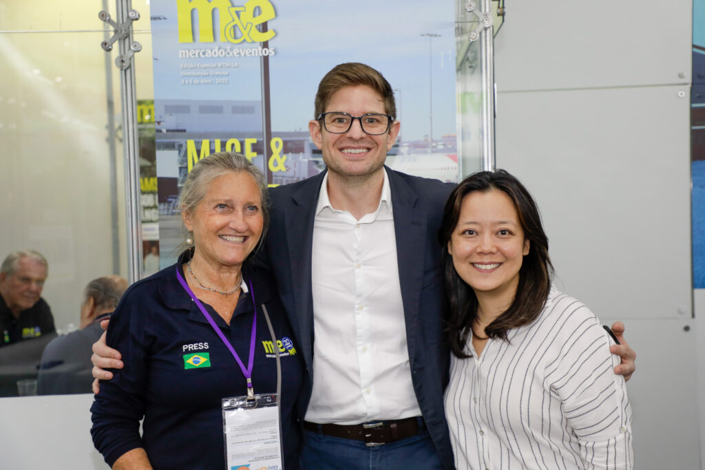 Rosa Masgrau, do M&E, Gonzalo Romero e Claudia Shishido, da Air Europa