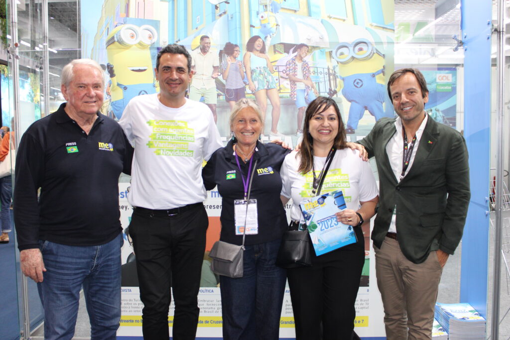 Roy Taylor do ME com Carlos Antunes da TAP Rosa Masgrau do ME e Suelda Vicente e David Seromenho da TAP TAP celebra Abav Expo 2023 de agradecimentos, networking e treinamento de equipe