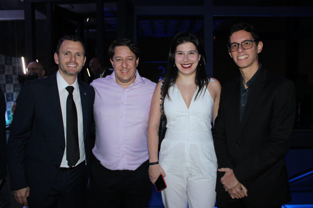 Ruy Ribeiro. da Costa, com Charles Franken, da Diversa, e Renata Carelli e Arthur Araujo, da Casa do Agente