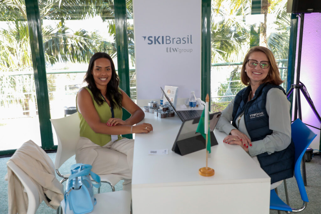 Sarah Scalet, da Blue Travel, e Carolina Lins, da Ski Brasil