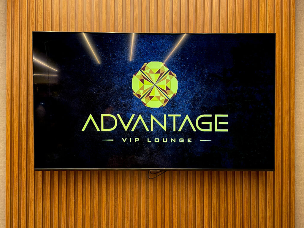 Televisores estão dispostos no Advantage VIP Lounge em Congonhas