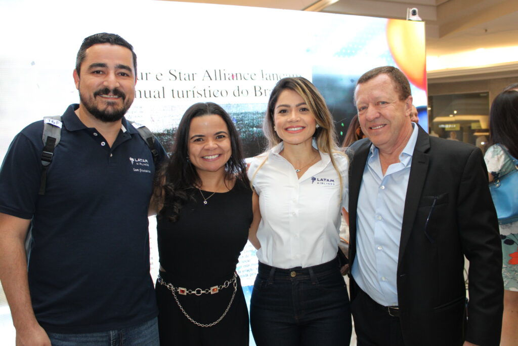 Tiago Ferreira, da Latam, Silvana Oliveira, da Agaxtur, Alessandra Bocchile, da Latam, e Jarbas Junior, da Agaxtur