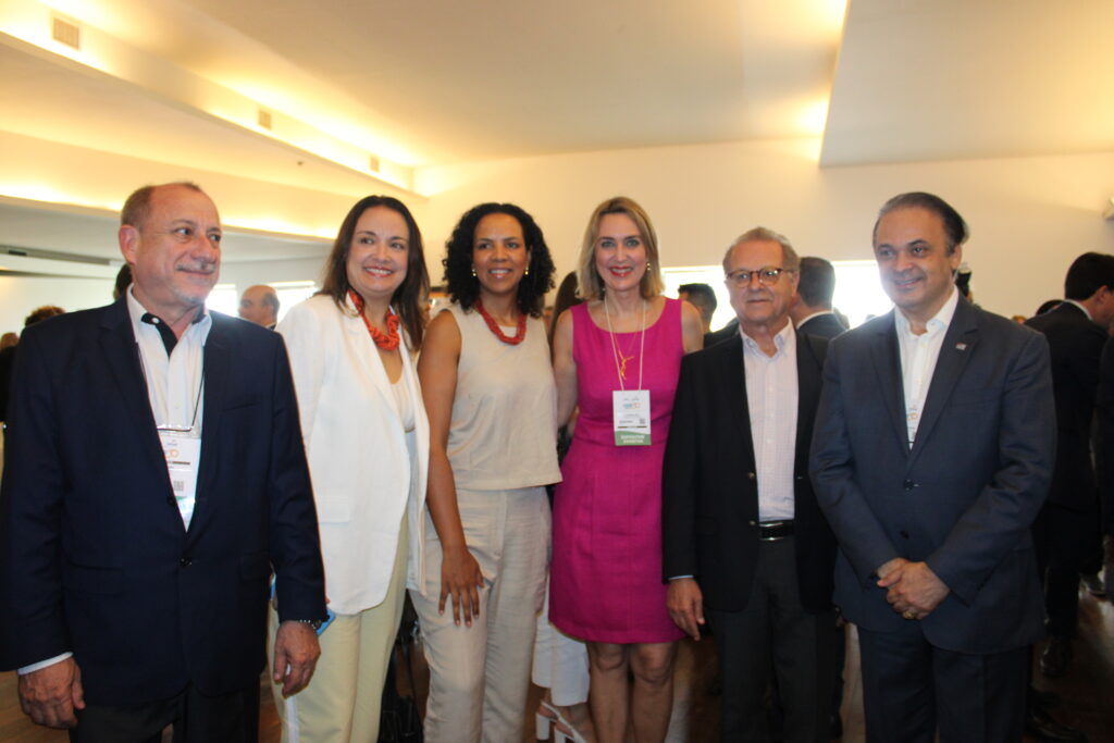 Toni Sando, Carolina Negri, Jurema Monteiro, Luciane Leite, Orlando de Souza e Roberto de Lucena