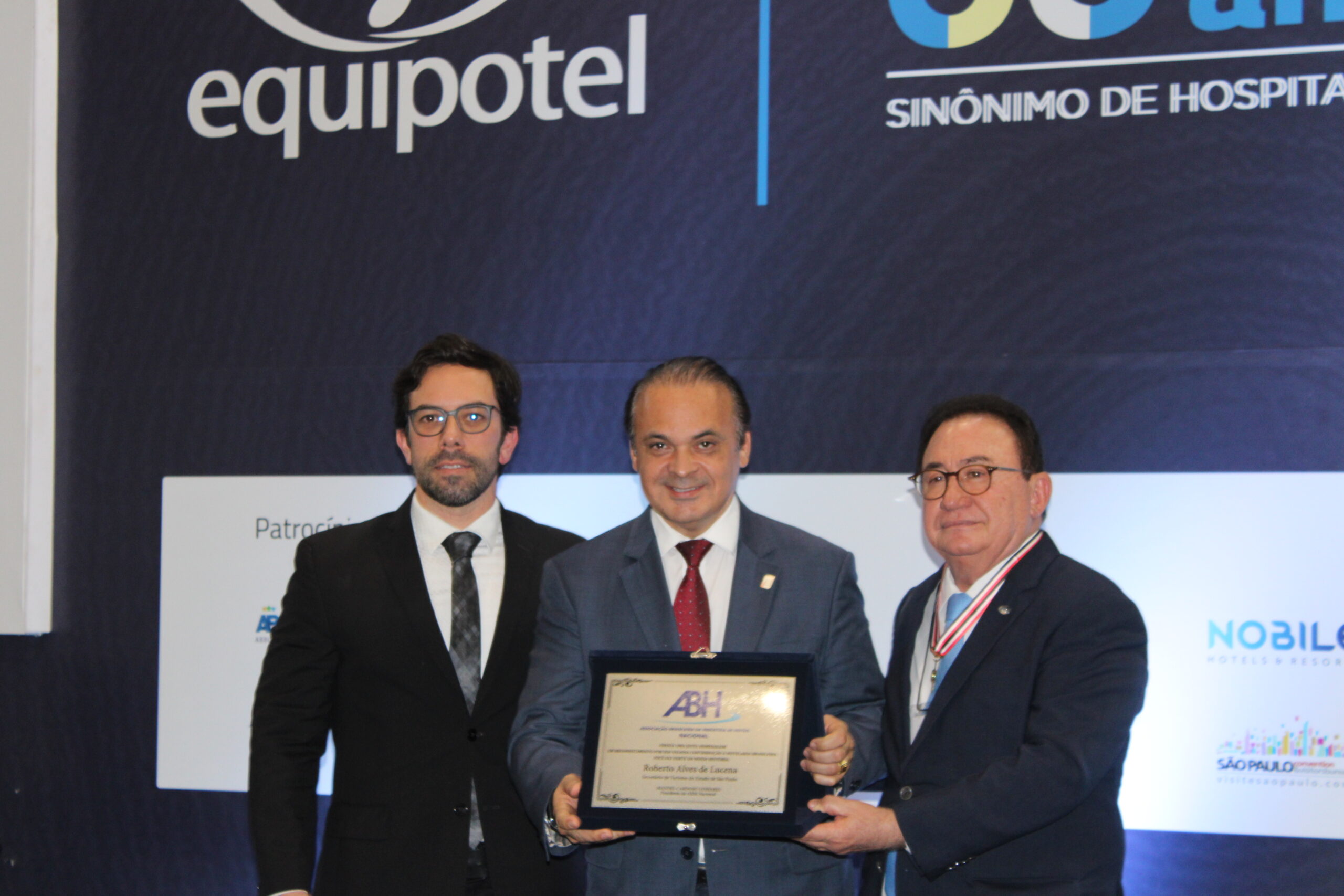 Roberto de Lucena foi homenageado pelo Conotel