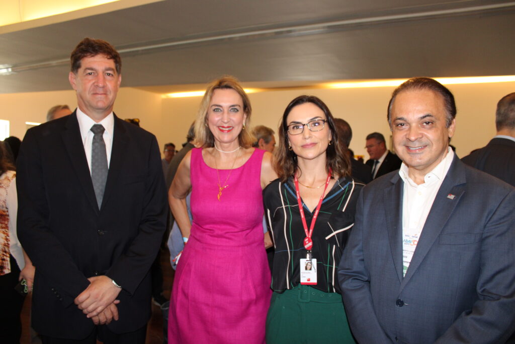 Vander Giornado, VP da Multiplan, Luciane Leite, secretária executiva de Turismo de SP, Milena Palumbo, diretora do Riocentro, e Roberto de Lucena, secretário de Turismo de SP