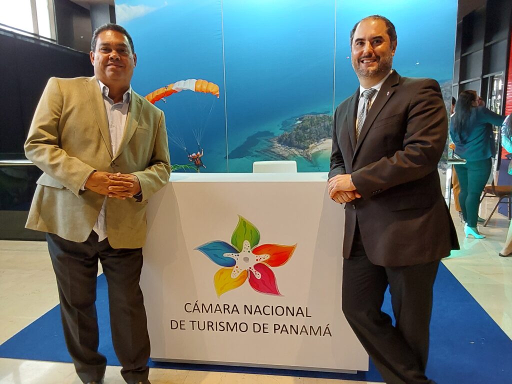 Victor Manjarres, coodenadr de Panama Travel Mart, e Ernesto Orillac, presidente do Panama Travel Mart,