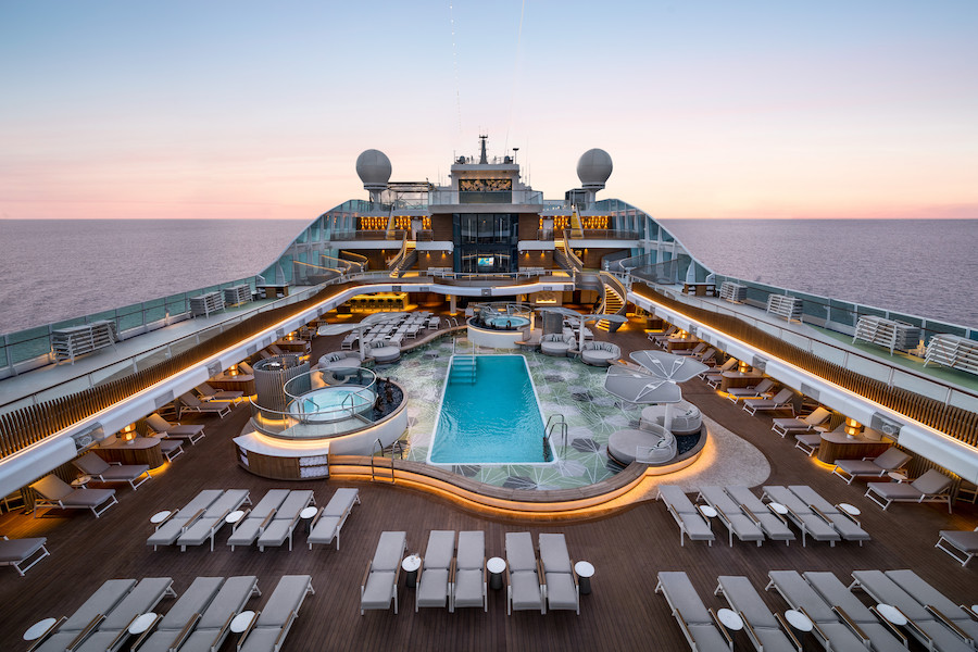 Oceania Cruises anuncia Summer Sale com até 40% de desconto em 50 viagens globais 1 Vista Pool Deck Oceania Cruises anuncia Summer Sale com até 40% de desconto em 50 viagens globais