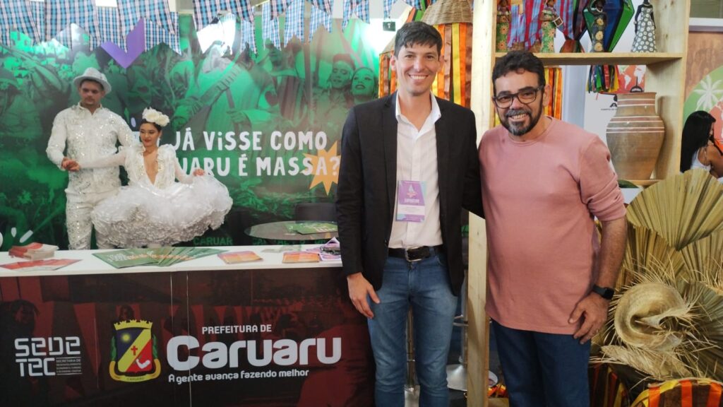 Vital Florêncio, secretário executivo de Turismo de Caruaru e Adriado Queiroga, diretor do Festur Alagoas