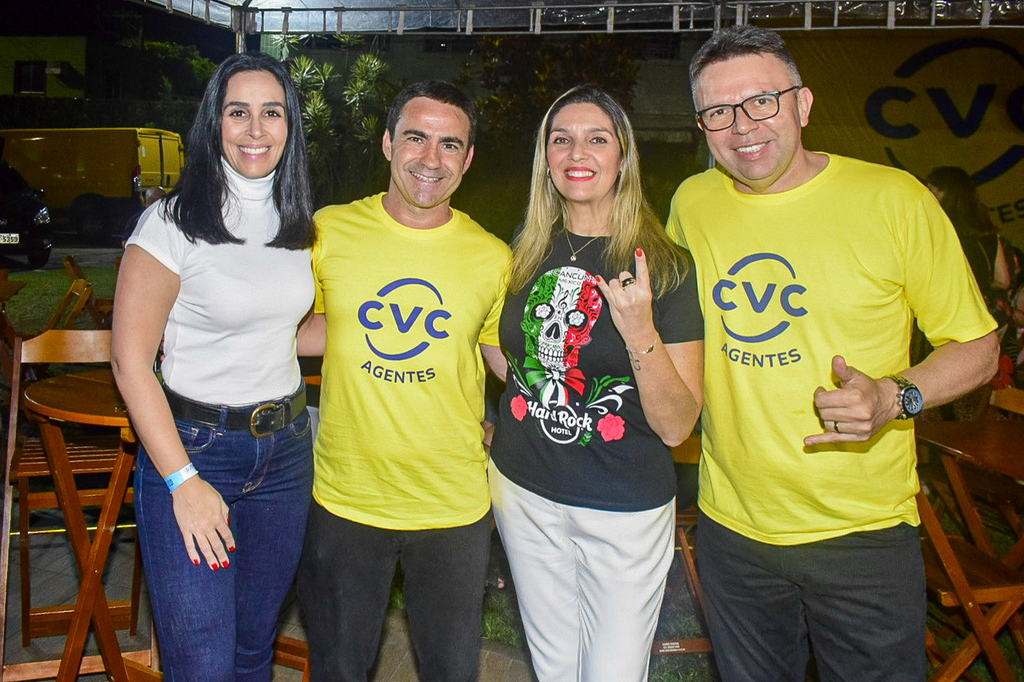 Vivian Amaral e Rogério Mendes, da CVC, com Carla Cecchele, do Hard Rock, e Douglas Silva Vivian Amaral e Rogério Mendes, da CVC, com Carla Cecchele, do Hard Rock, e Douglas Silva