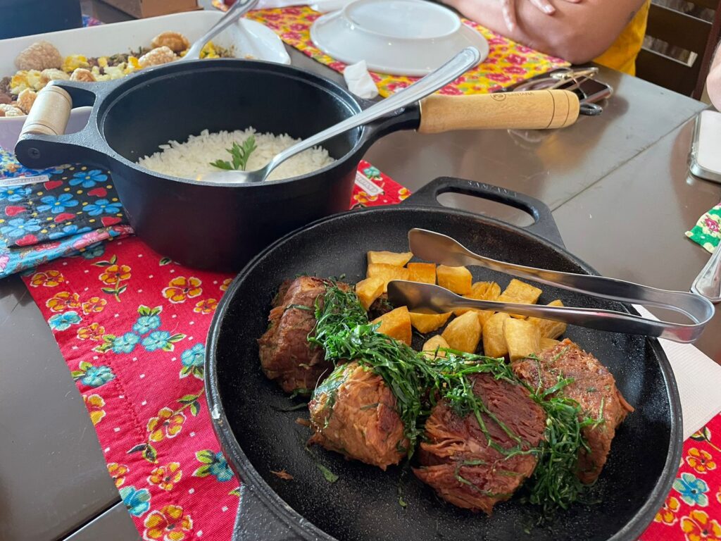 Cupim, Zebu, galinhada e o feijão tropeiro foram alguns dos pratos típicos provados durante a presstrip