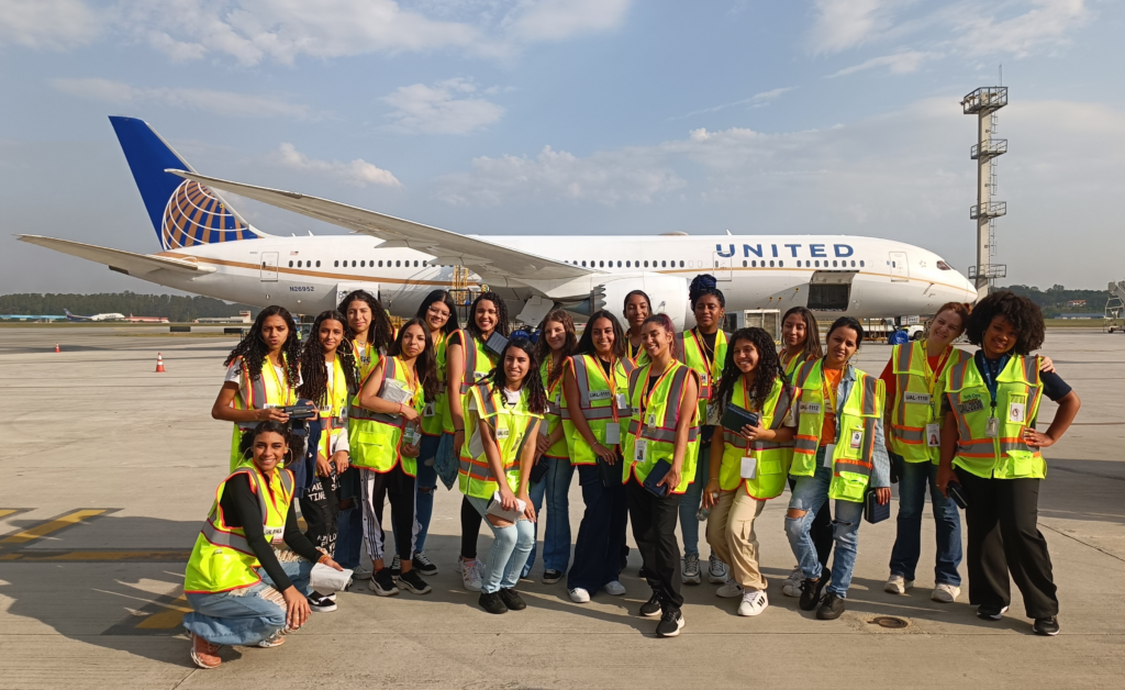 United Airlines realiza o “Dia das Meninas na Aviação” em Guarulhos United Airlines realiza o “Dia das Meninas na Aviação” em Guarulhos