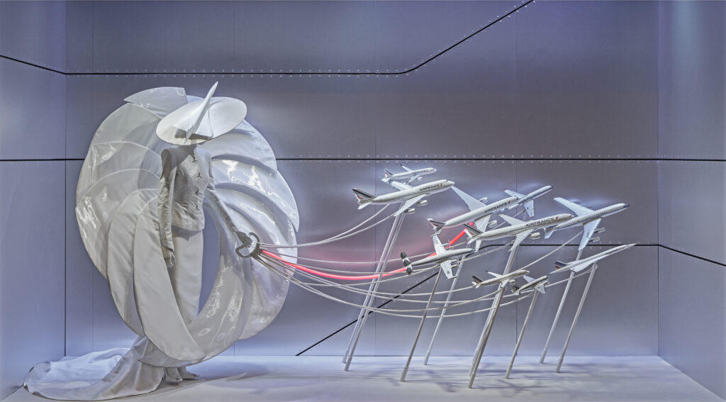 Air France inaugura exposição na Galeries Lafayette para comemorar 90 anos de elegância Air France inaugura exposição na Galeries Lafayette para comemorar 90 anos de elegância