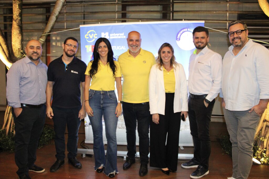 Roberto Oliveira e Jesse Correa, da Universal Assistance, Nathalia Moura, da CVC, Alejandro Lavin, da Special Tours, Paula Rorato, da CVC, Marcel Mazzonetto, da TAP, e Alexandre Mesquita, do Turismo de Portugal