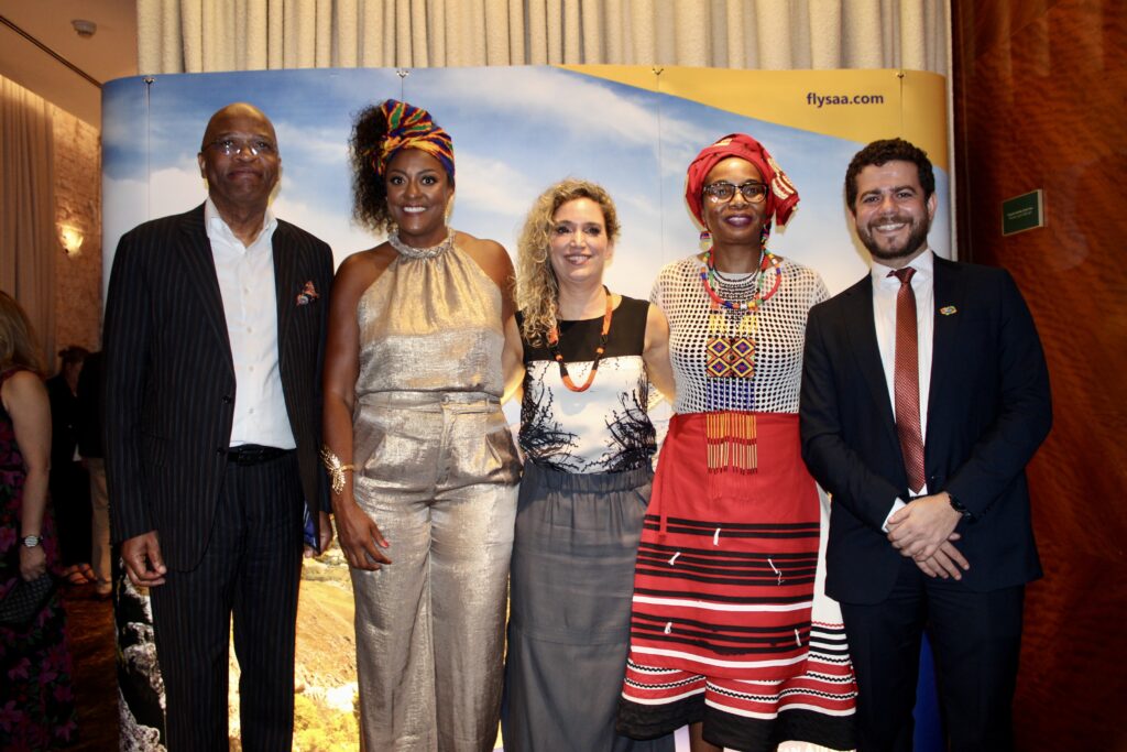 John Lamola, CEO da South African Airways, Rogeria Pinheiro, da RP Travel Education, Tatiana Isler, do Turismo da África do Sul, Tinyiko Kumalo, Cônsul da África do Sul em São Paulo, e Philipe Karat, da Embratur
