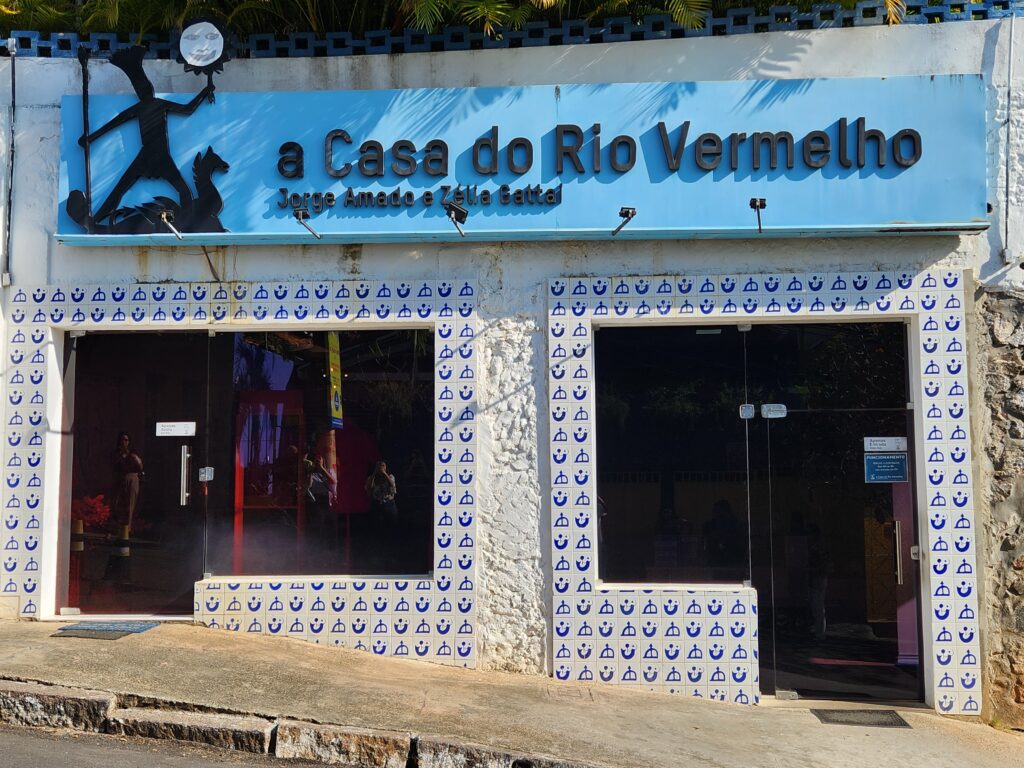 Cultura, arte e tradição na Salvador de ontem, hoje e amanhã 2 2 ABRE Fachada de a Casa Museu de Jorge Amado e Zelia Gattai Cultura, arte e tradição na Salvador de ontem, hoje e amanhã