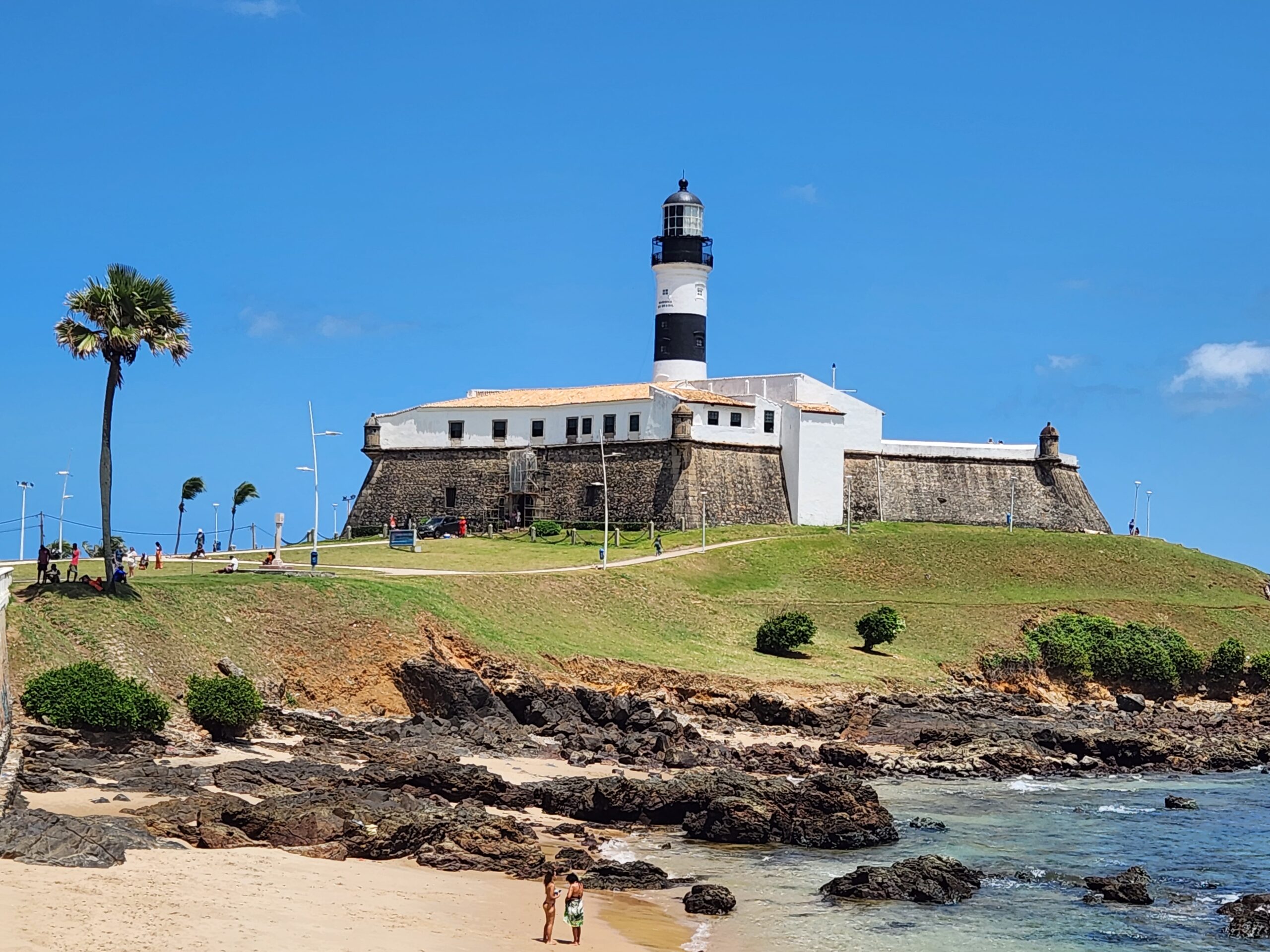 Cartão postal de Salvador, Farol da Barra divide protagonismo com o ...