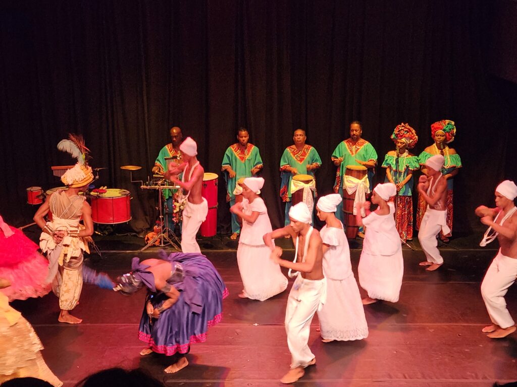 3 ABRE INTERNA Pantheon dos Orixas Cultura, arte e tradição na Salvador de ontem, hoje e amanhã