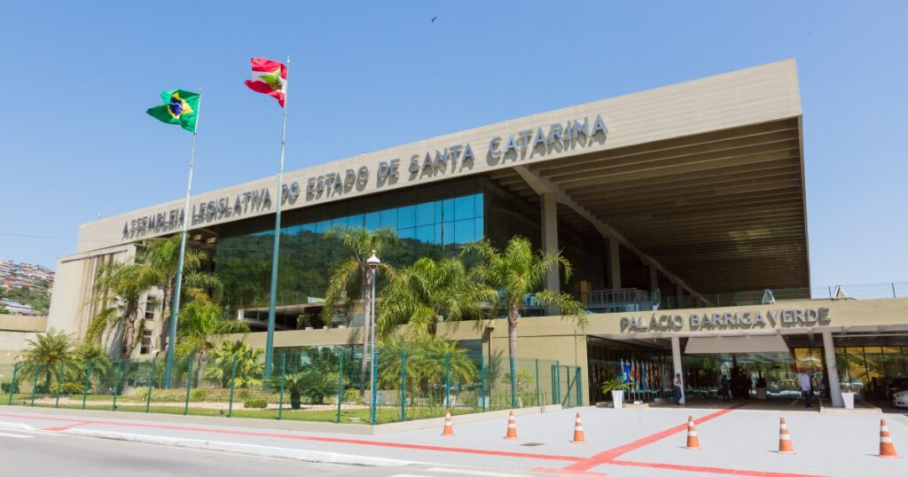Lummertz, Walendowsky e mais líderes do Turismo de Santa Catarina serão homenageados Lummertz, Walendowsky e mais líderes do Turismo de Santa Catarina serão homenageados