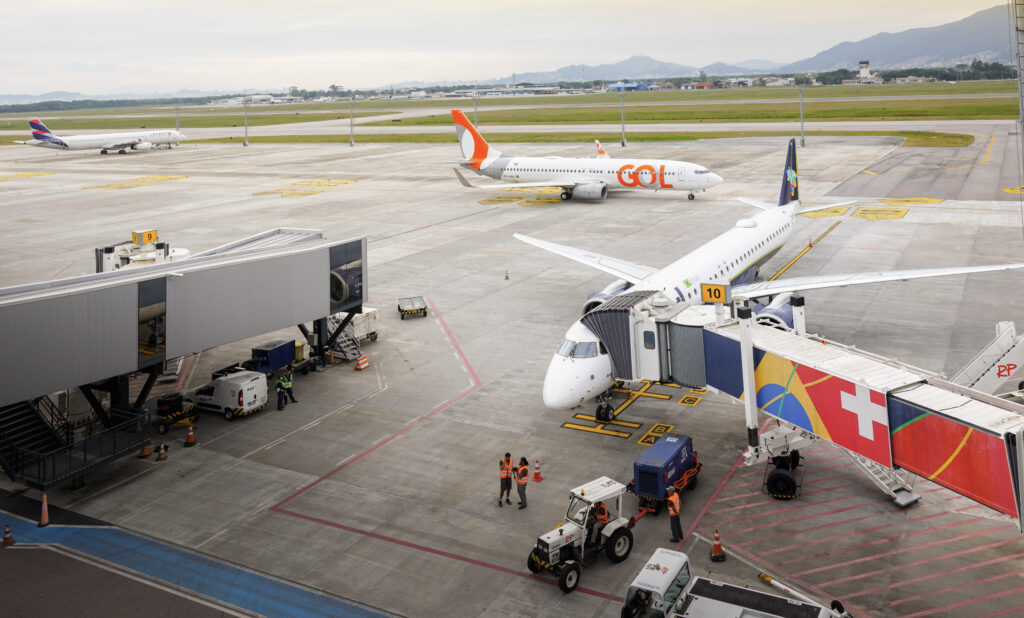 Aeroporto Internacional de Florianopolis foto Ricardo Wolffenbuttel Zurich Airport Brasil vai oferecer energia renovável para aeronaves de Azul, Gol e Latam em solo