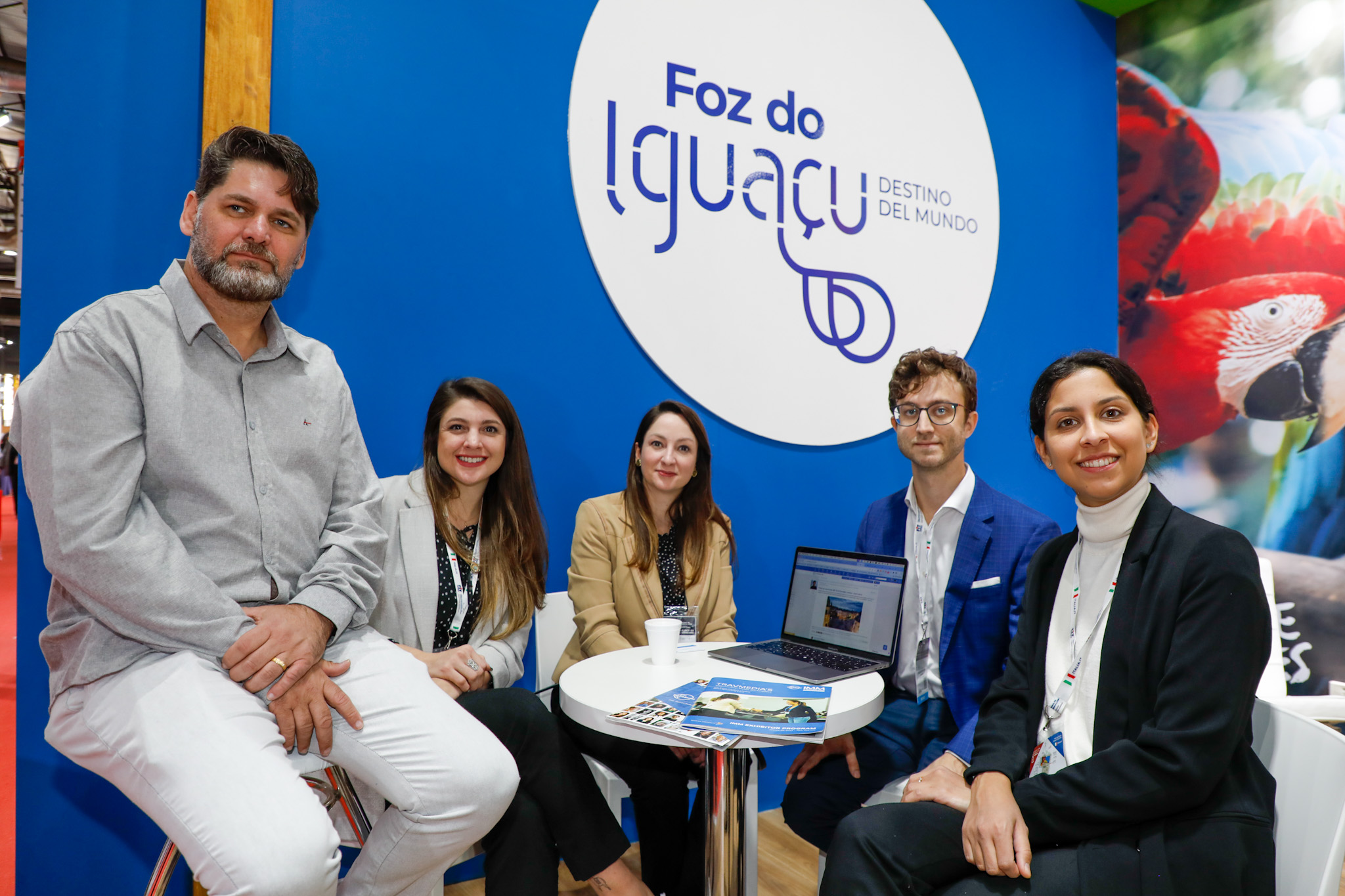 André Alliana, secretário de Turismo de Foz do Iguaçu, Andressa Saekut, e Maira Dalcin, do Visit Iguassu, com Sebastian Dry Jski, e Camila Mill, da TravMedia André Alliana, secretário de Turismo de Foz do Iguaçu, Andressa Saekut, e Maira Dalcin, do Visit Iguassu, com Sebastian Dry Jski, e Camila Mill, da TravMedia