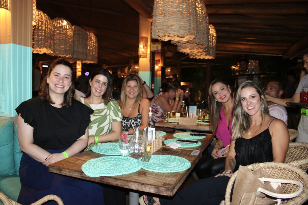 Andrea Dias, de Bahamas, Zilandia Reis, de Belize, Fernanda Passos, de Anguilla, Julia Silva, da Dois Elle Turismo, e Marina Lawall, da Copa