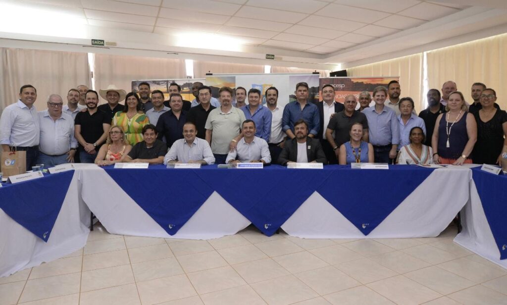 Prefeitos de Estâncias Turísticas de São Paulo comemoram liberação de recursos Prefeitos de Estâncias Turísticas de São Paulo comemoram liberação de recursos