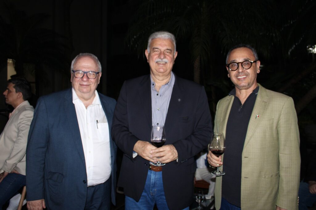 Aristides Cury, da ADVB, Walter Teixeira, da Skal SP, e Beto Marques, da Gorilla Comunicação Aristides Cury, da ADVB, Walter Teixeira, da Skal SP, e Beto Marques, da Gorilla Comunicação