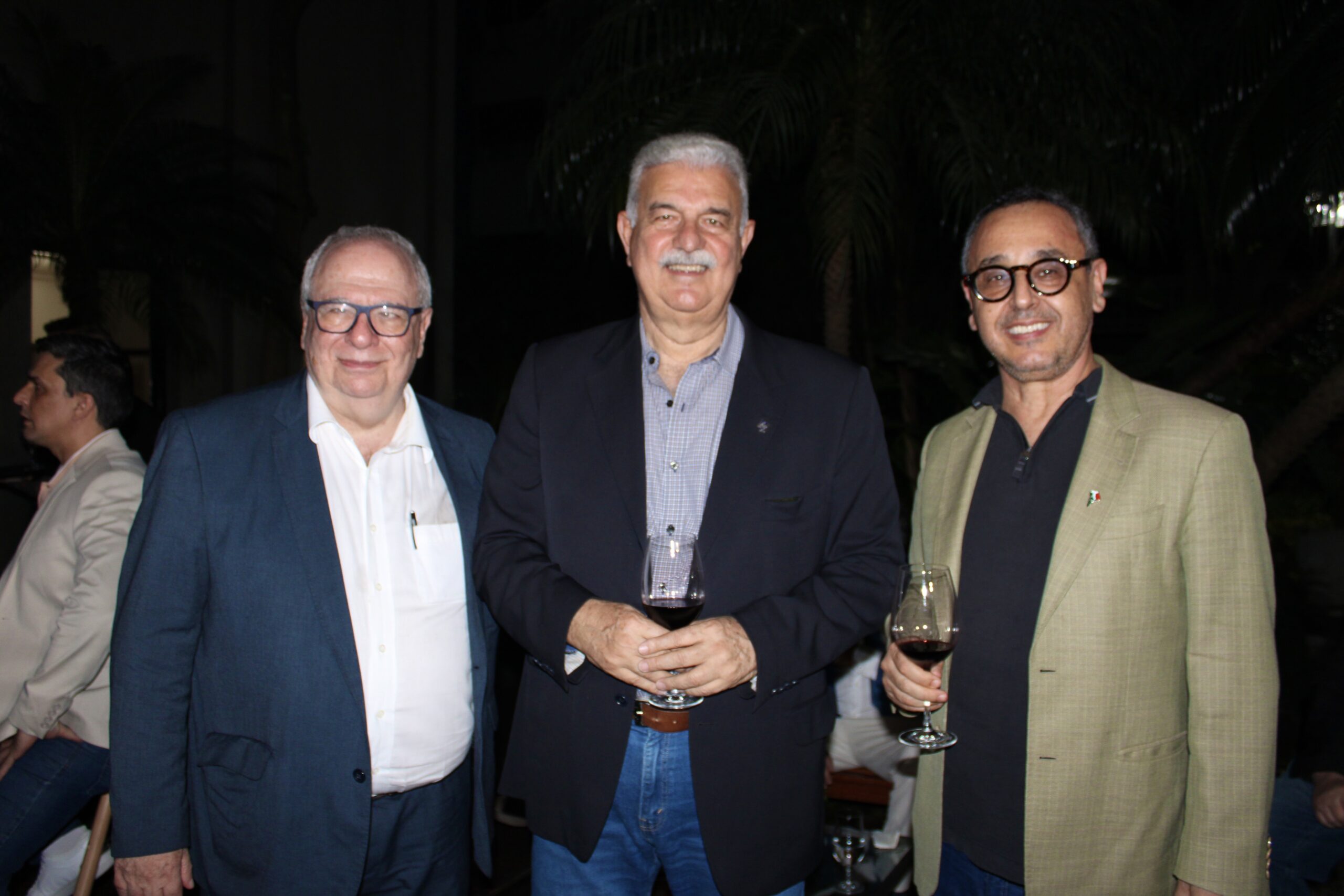 Aristides Cury, da ADVB, Walter Teixeira, da Skal SP, e Beto Marques, da Gorilla Comunicação Aristides Cury, da ADVB, Walter Teixeira, da Skal SP, e Beto Marques, da Gorilla Comunicação