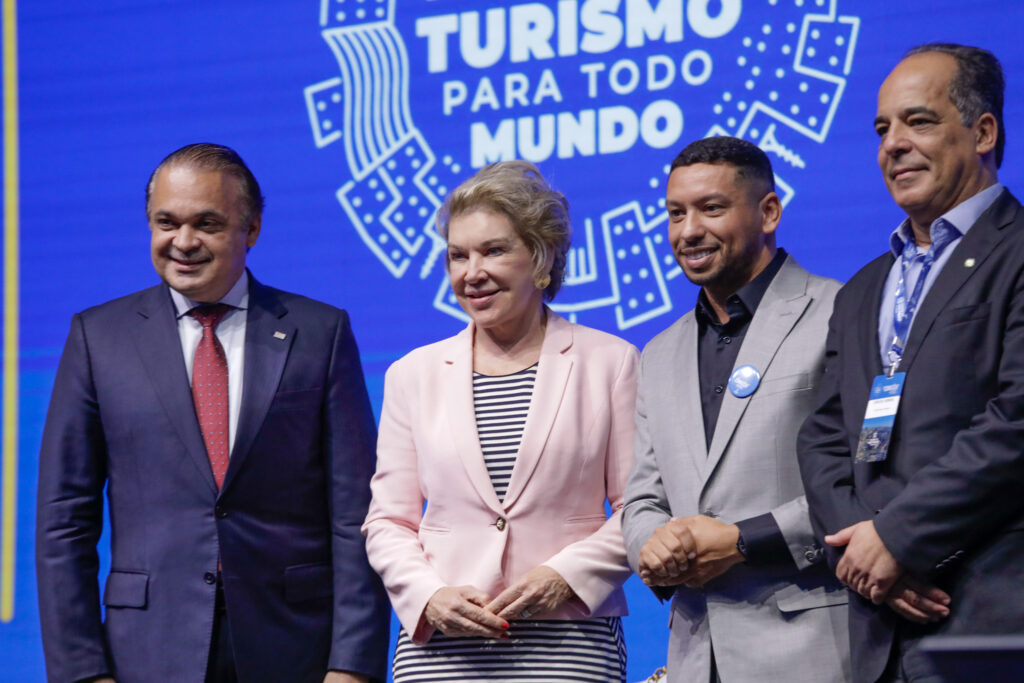 Autoridades do Turismo, na abertura da Confetur