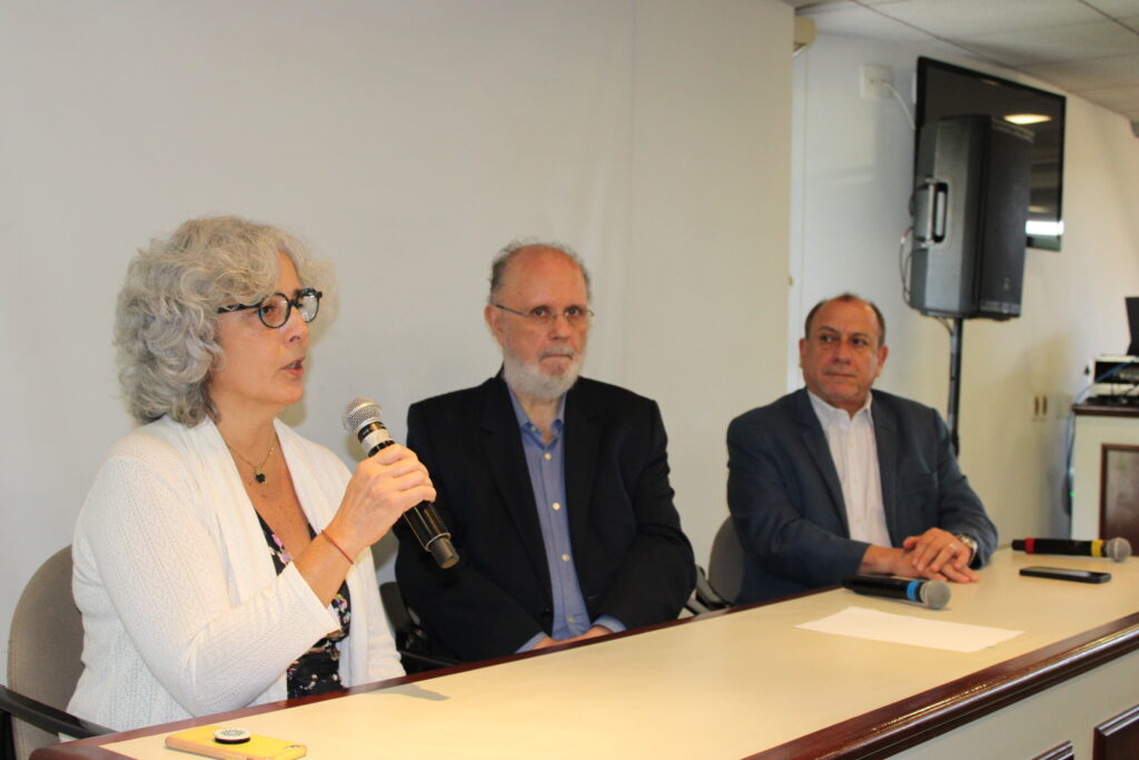 Bete Sanovicz, Sergio Junqueira, presidente da Academia Brasileira de Eventos e Turismo, e Toni Sando, presidente executivo do SPCVB