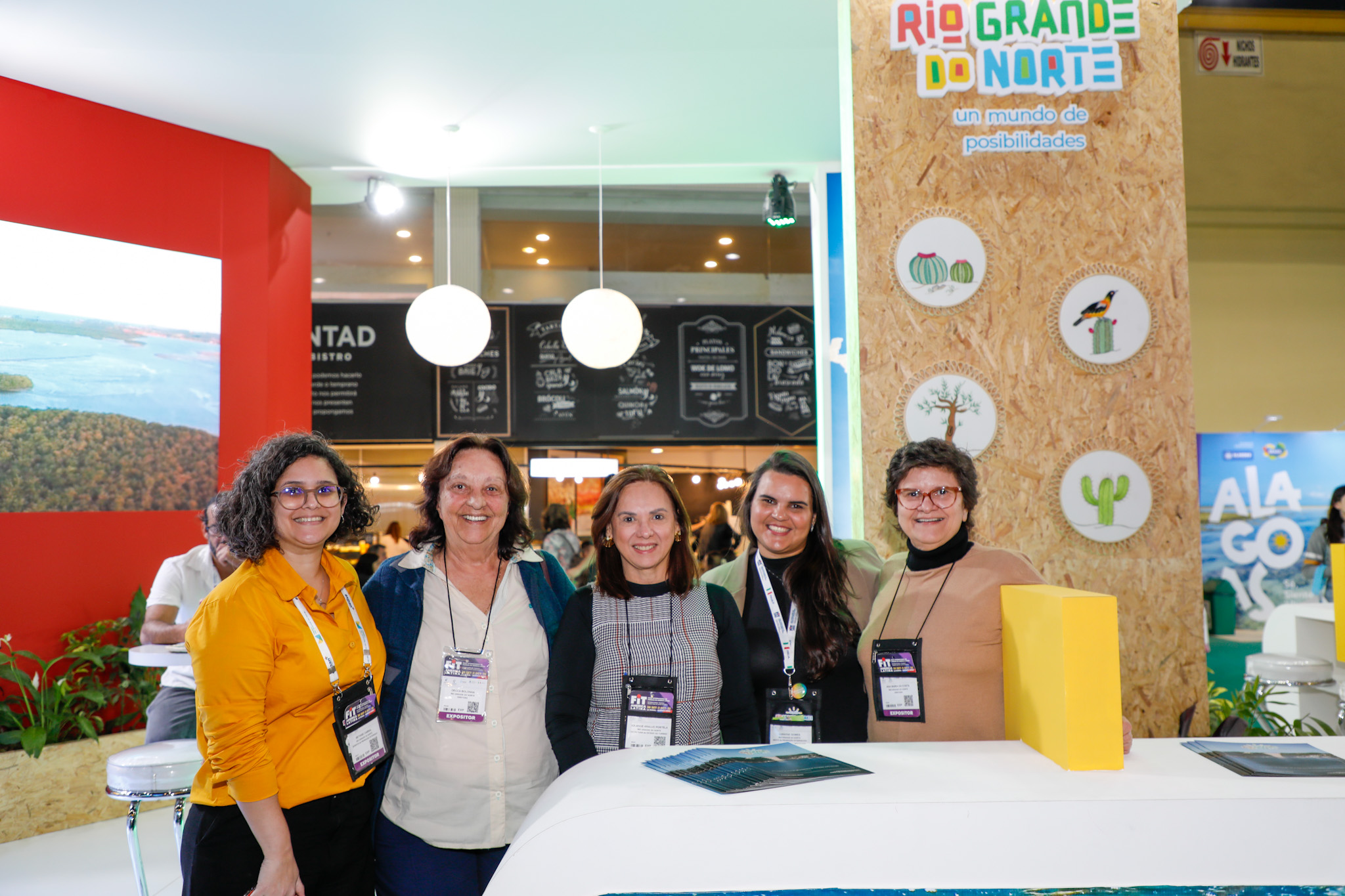 Bethise Cabral, Decca Bolonha, Solange Araújo, Lorayne Gomes, e Ana Maria da Costa, do Rio Grande do Norte