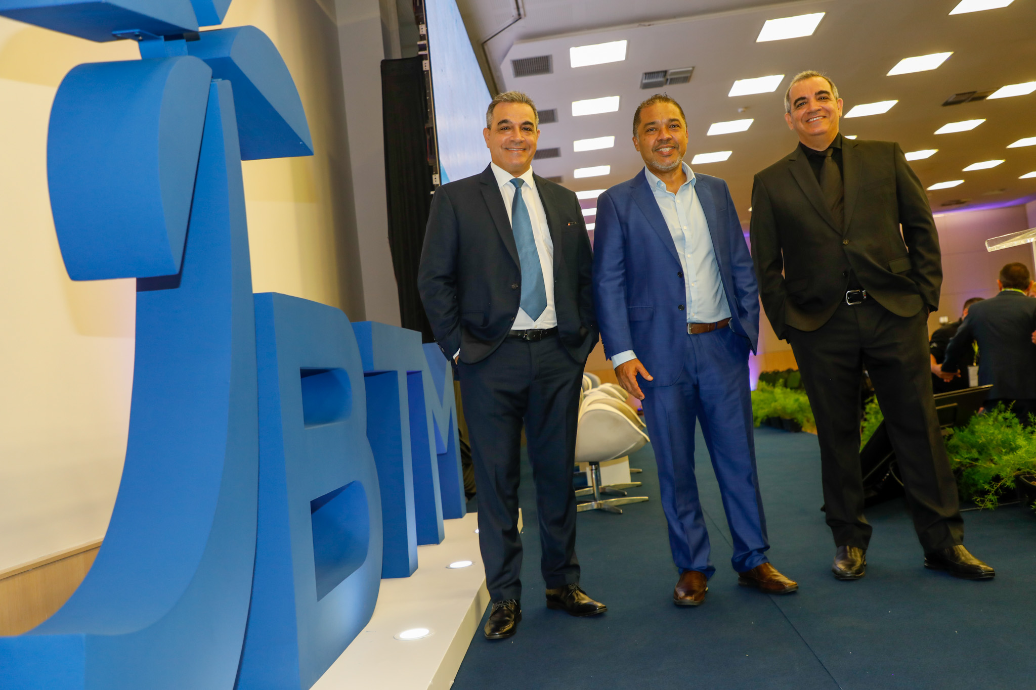 BTM 2023 tem início em Fortaleza com expectativa de receber até 5 mil profissionais 2 Breno Mesquita, Claudio Jr., e Bruno Mesquita, CEOs, do BTM (Eric Ribeiro/M&E)