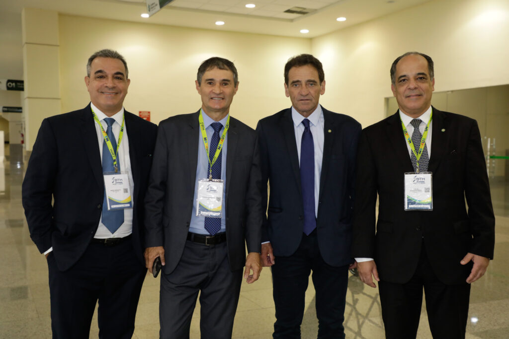 Breno Mesquita, do BTM, Romero Rodrigues, Presidente da Comissão parlamentar de Turismo da câmara de deputados, Milton Zuanazzi, e Carlos Sobral, MTur