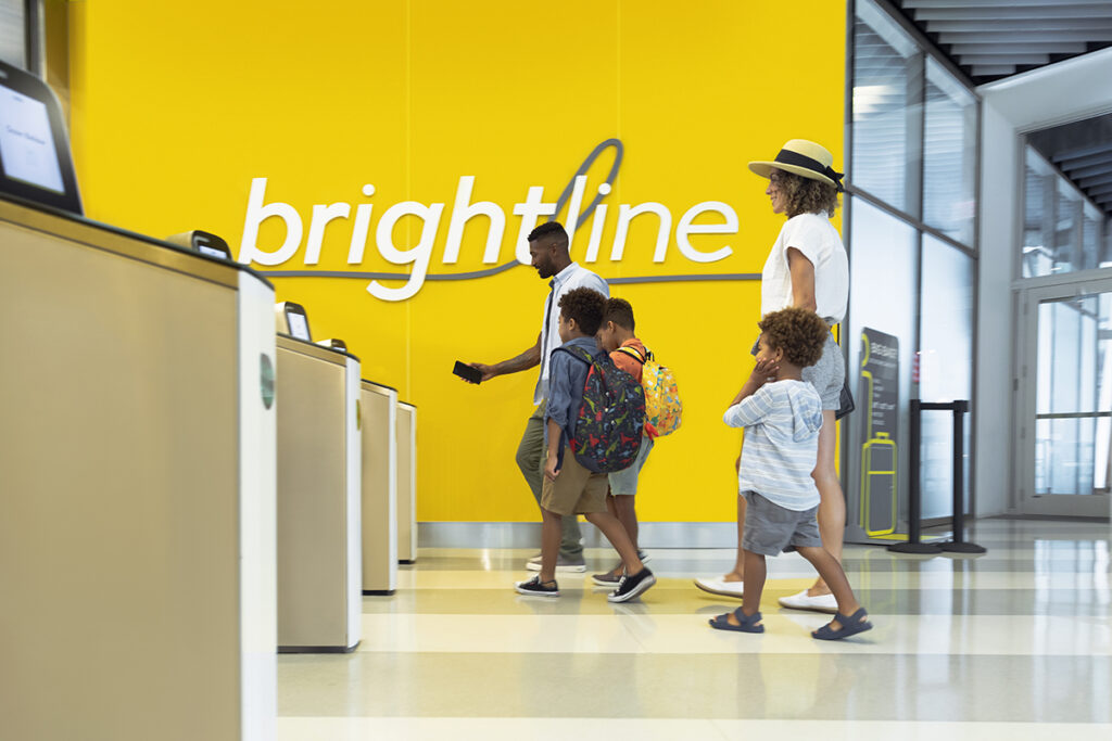 Brightline lança promoção 'Pague 1, leve 2' em passagens para Orlando Brightline lança promoção 'Pague 1, leve 2' em passagens para Orlando