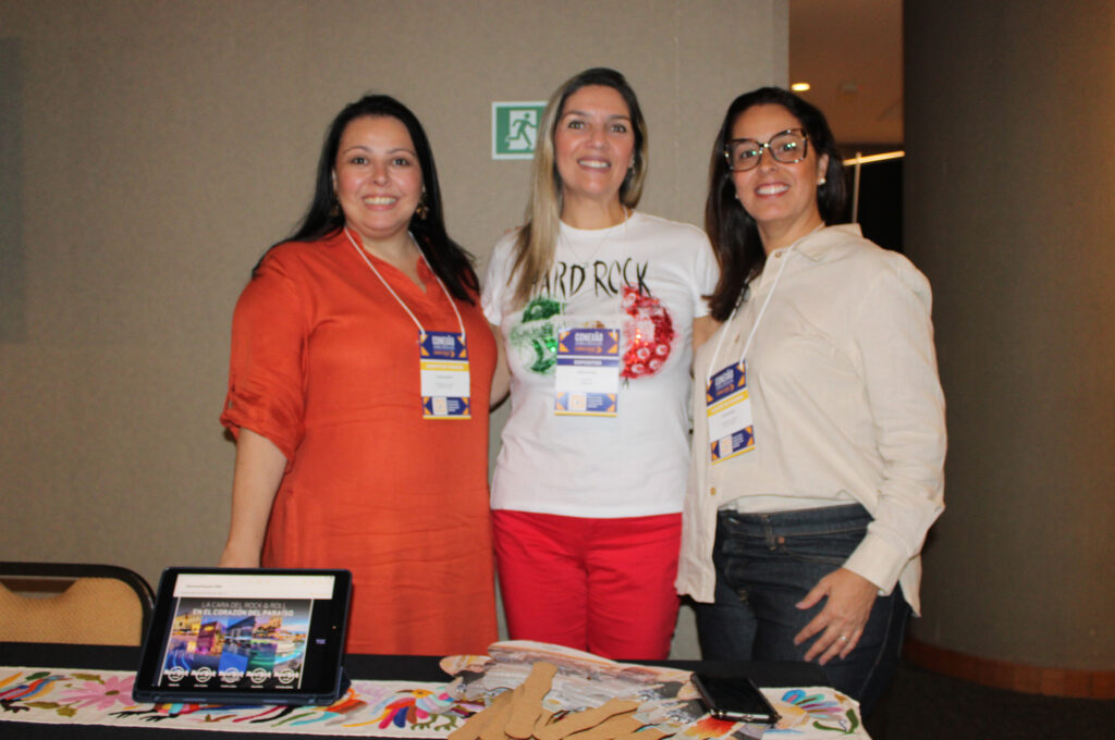 Carla Cecchele, da RCD, com Claudia Bonadio e Liliane Barbosa, do Personnalite Viagens