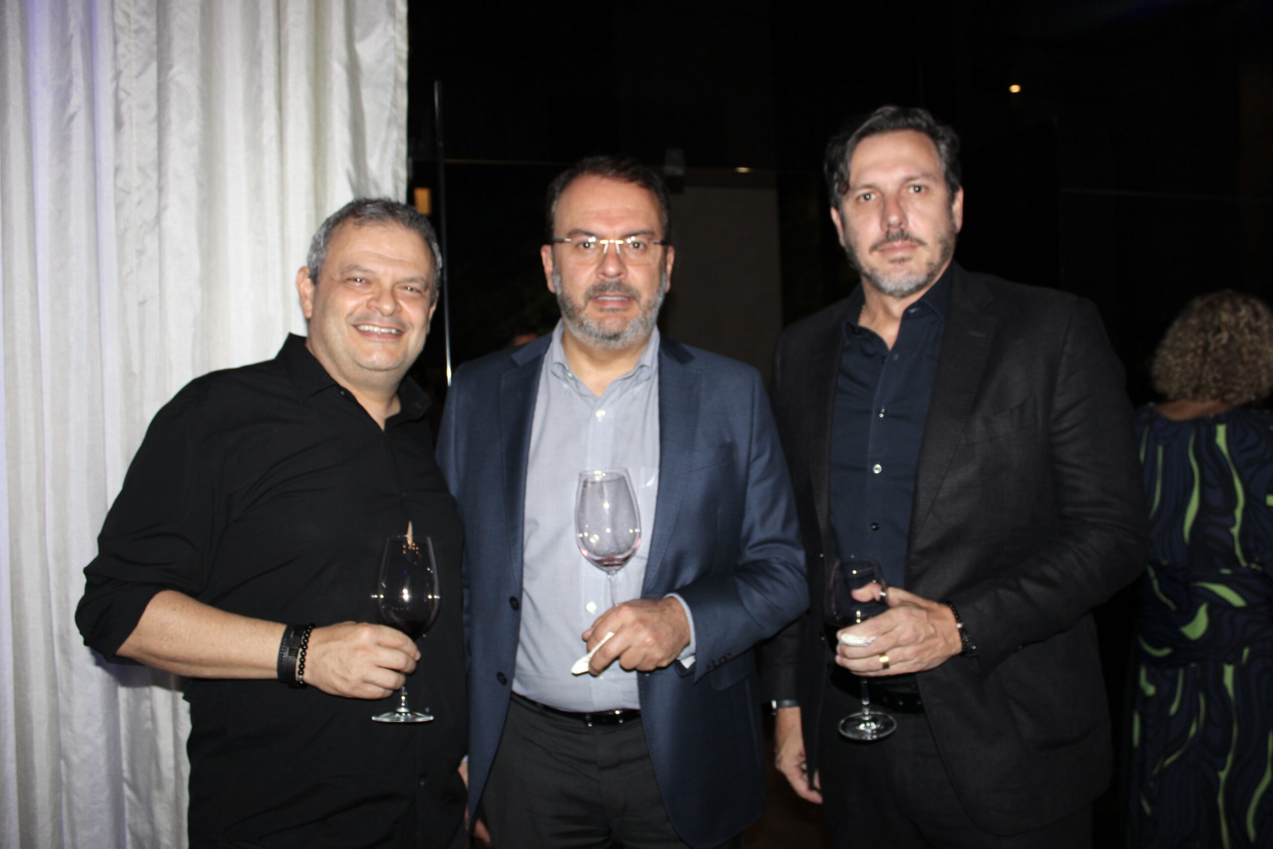 Cesar Aymoré, da Positivo, e José Marinho e Mariano Bontindari, da Eletrocompras Cesar Aymoré, da Positivo, e José Marinho e Mariano Bontindari, da Eletrocompras