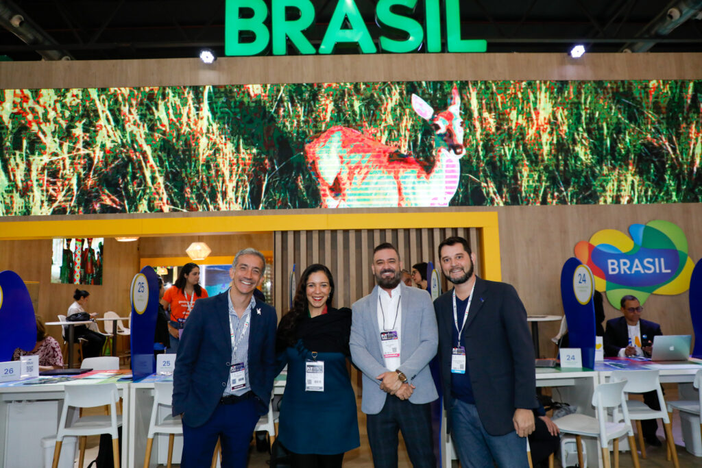 Clayton Begido, do BH Airport, Marina Simião, da Belotur, Jose Leonidas, secretário de Turismo de Minas Gerais, e Marcos Júnior, de Curaçao e Sandals Clayton Begido, do BH Airport, Marina Simião, da Belotur, Jose Leonidas, secretário de Turismo de Minas Gerais, e Marcos Júnior, de Curaçao e Sandals