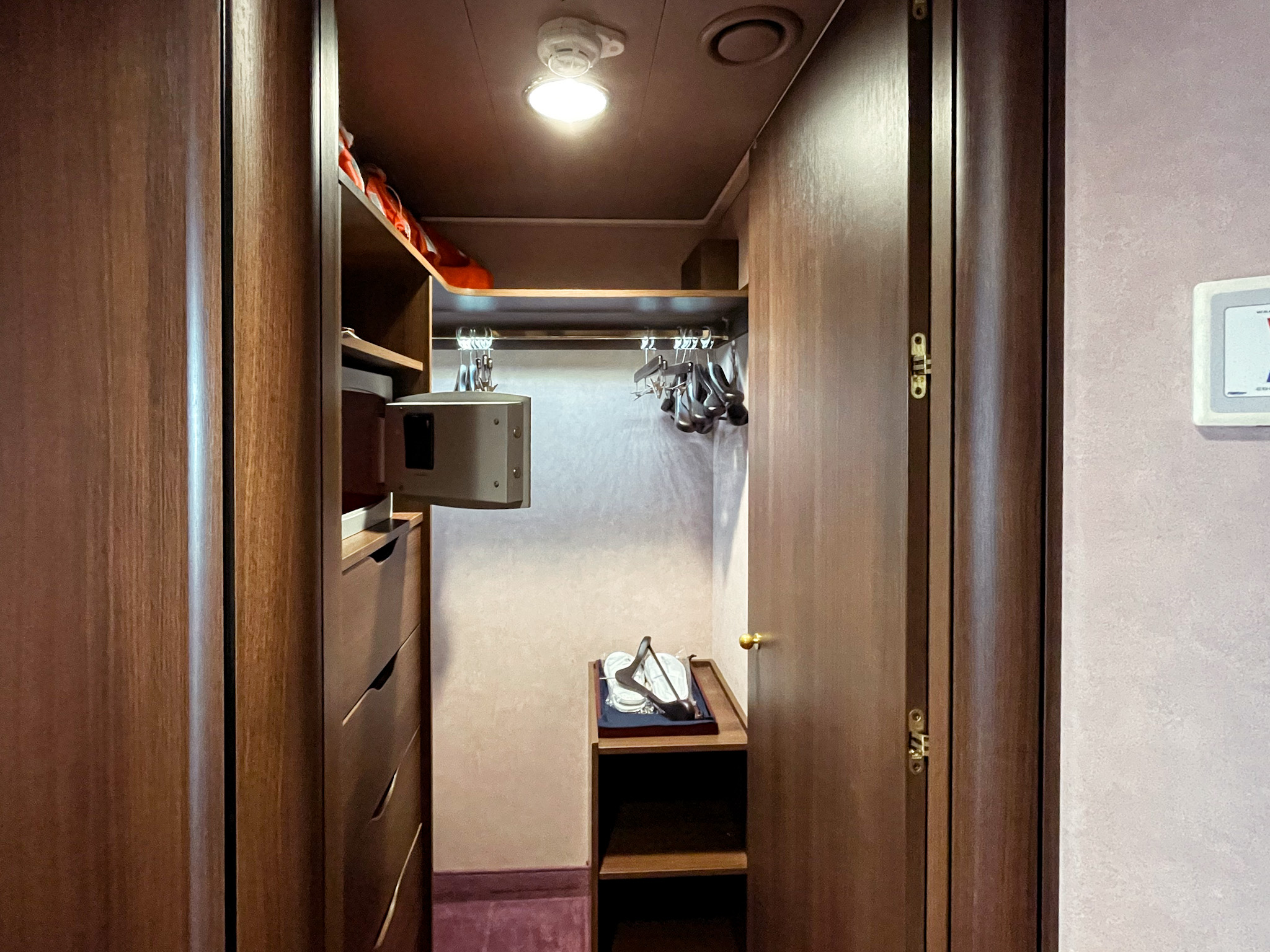 Closet da suíte Royal do Yacht Club Closet da suíte Royal do Yacht Club