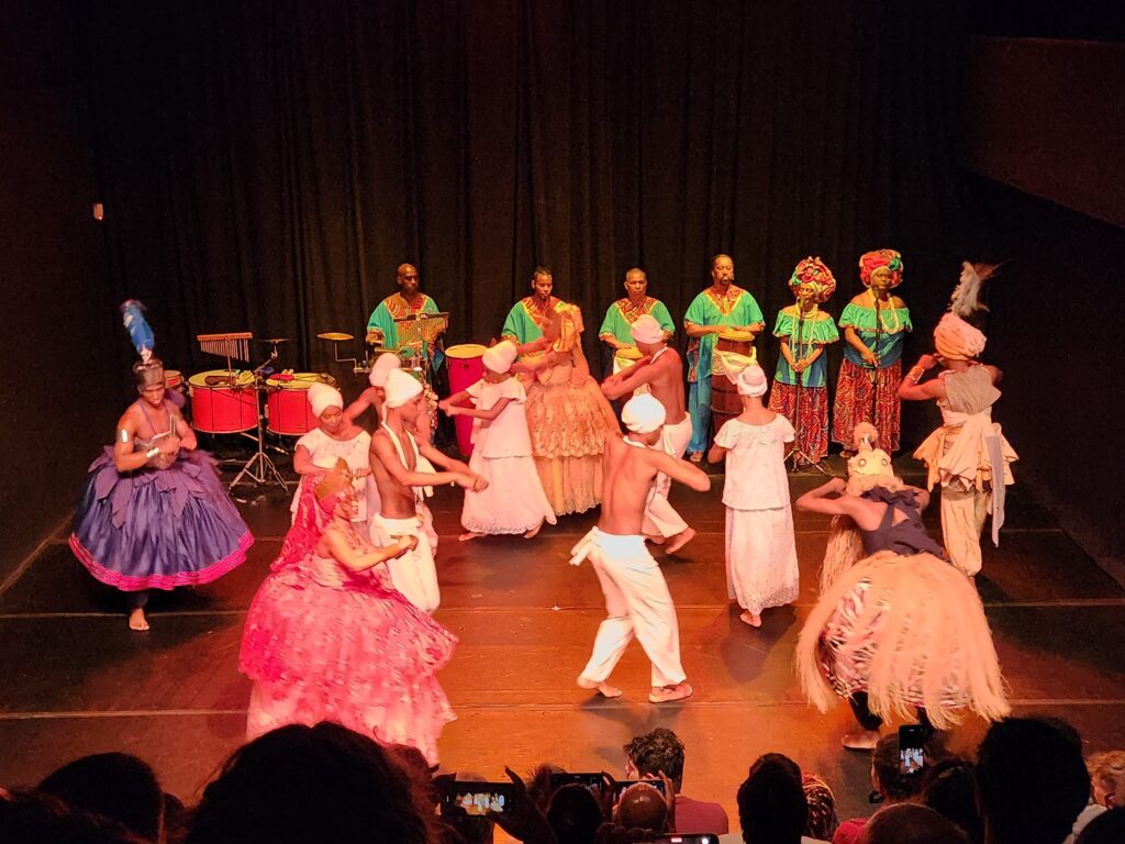 Coreografia baseada na criação do mundo