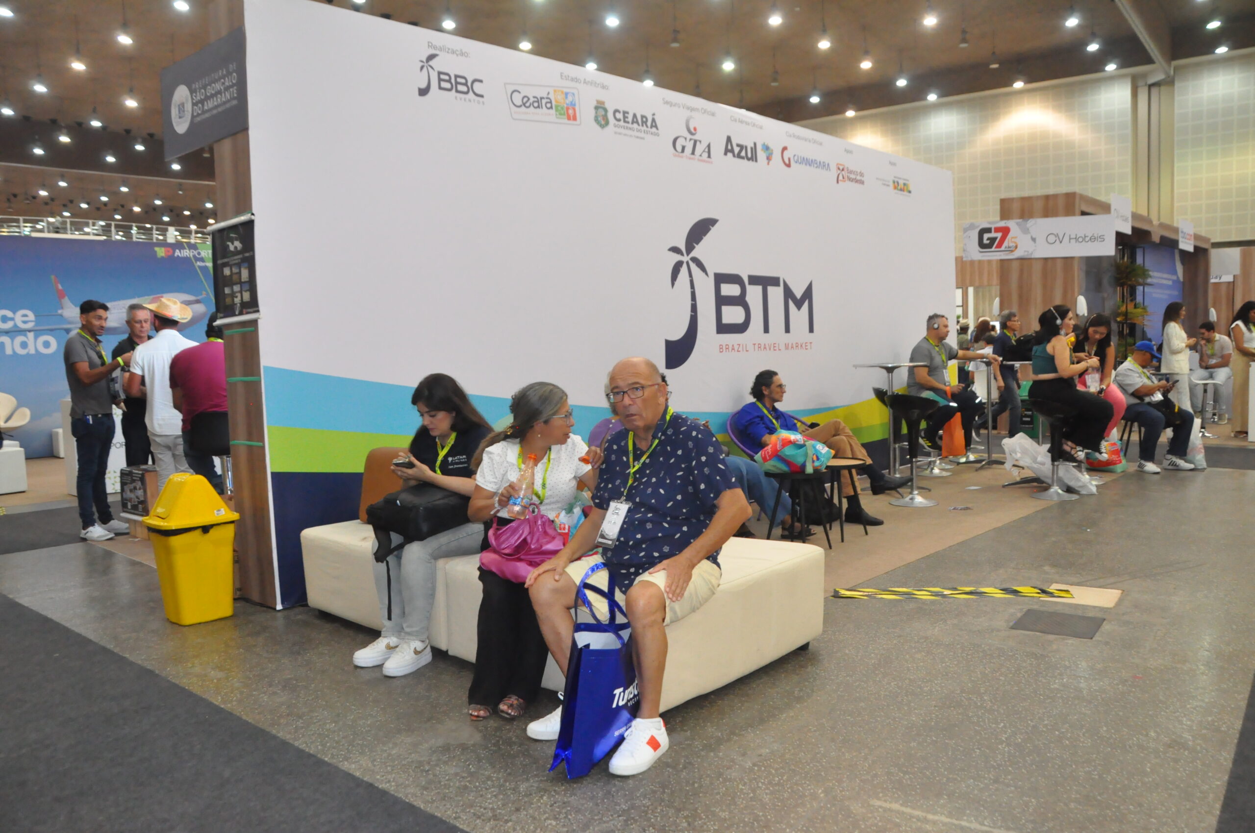 Ao longo da BTM há lounges espalhados para o público descansar e recarregar o celular Ao longo da BTM há lounges espalhados para o público descansar e recarregar o celular
