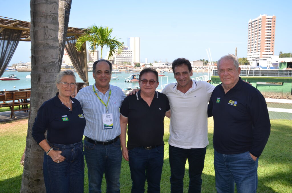 Carlos Sobral, do MTur, Manoel Linhares, da ABIH Nacional, Milton Zuanazzi, do MTur, entre Rosa Masgrau e Roy Taylor, do M&E