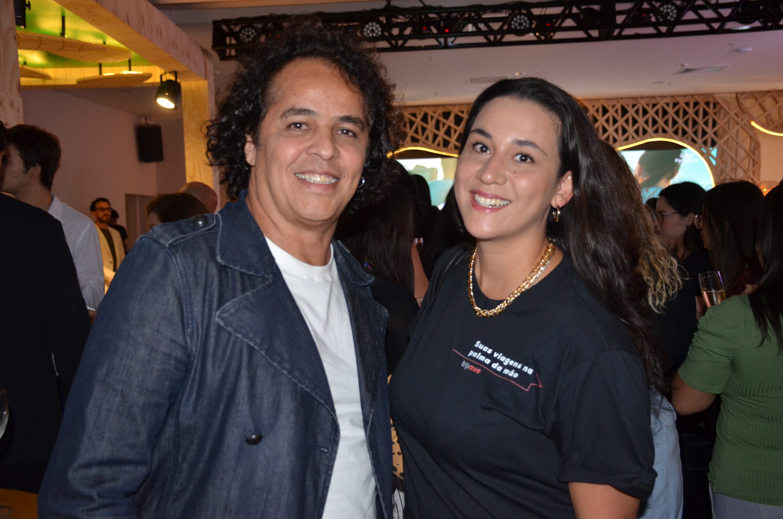 Hebert Azul, artista e Amanda Bianco, da TripMee Hebert Azul, artista e Amanda Bianco, da TripMee