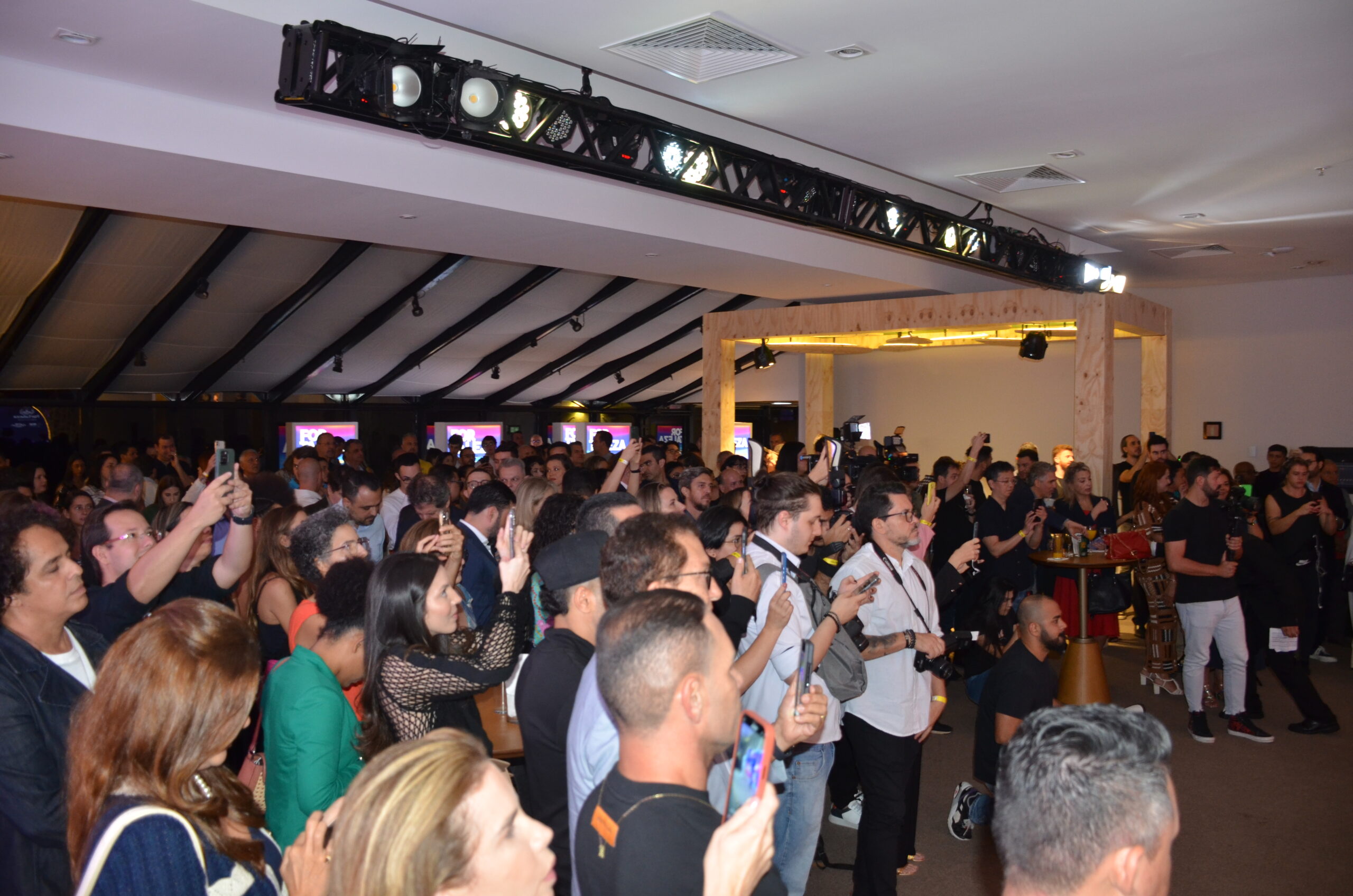 Evento reuniu cerca de 200 pessoas na noite desta terça-feira (24) Evento reuniu cerca de 200 pessoas na noite desta terça-feira (24)