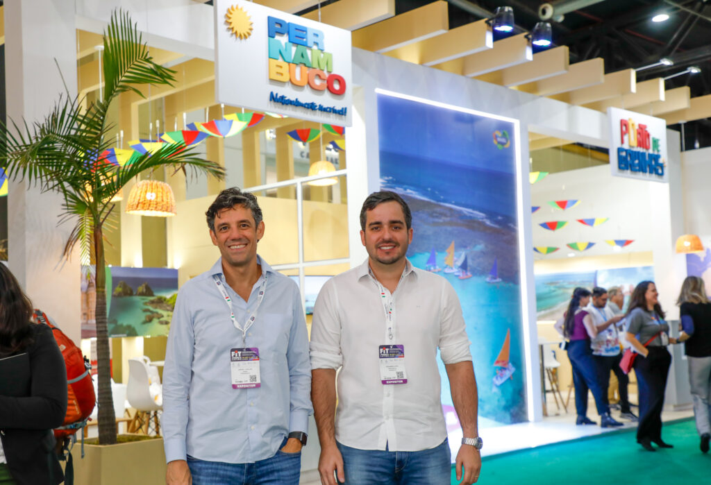 Daniel Coelho secretario de turismo de Pernambuco e Eduardo Loyo presidente da Empetur 1 1 e1696354054878 Turismo injeta mais de R$ 2 bilhões na economia de Pernambuco durante a alta temporada