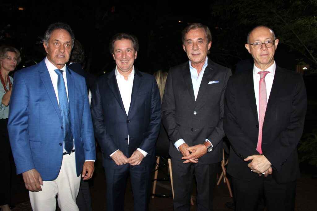 Daniel Scioli, embaixador da Argentina no Brasil, Diego Mazer, proprietário do Casa Lucia, Luís Maria Kreckler, Cônsul da Argentina em São Paulo, e Paulo Fiorilo, deputado argentino