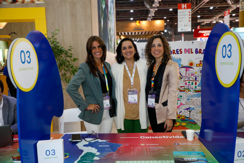 Eliana Tamburri, Kelly Dias e Fernanda Toloza, da Journeys DMC Eliana Tamburri, Kelly Dias e Fernanda Toloza, da Journeys DMC