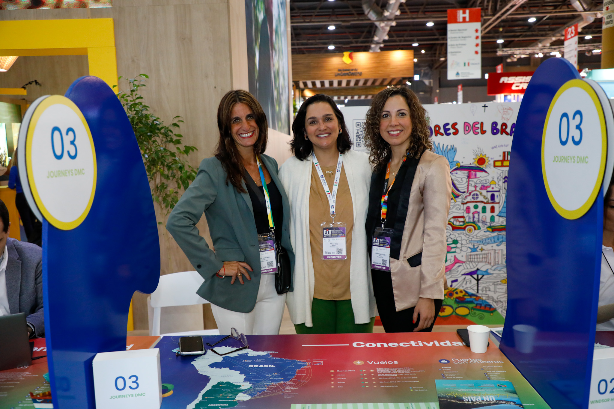 Eliana Tamburri, Kelly Dias e Fernanda Toloza, da Journeys DMC Eliana Tamburri, Kelly Dias e Fernanda Toloza, da Journeys DMC