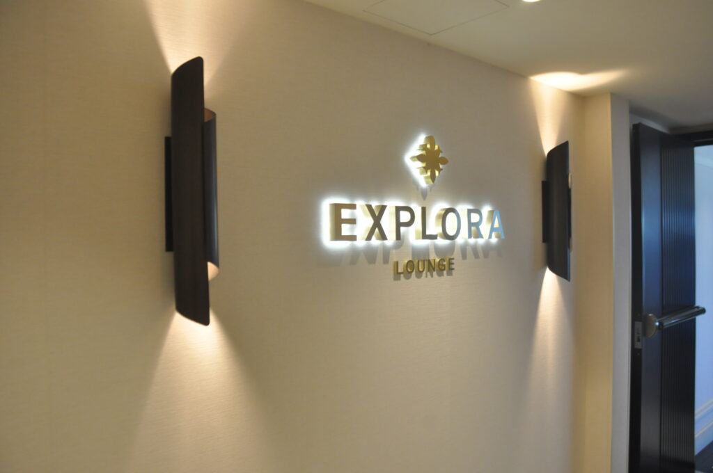 Entrada do Explora Lounge