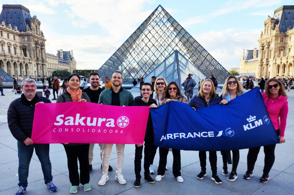 FAMTOUR AFKL e SAKURA PAris Sakura e Air France-KLM promovem famtour com agentes de viagem para a Europa