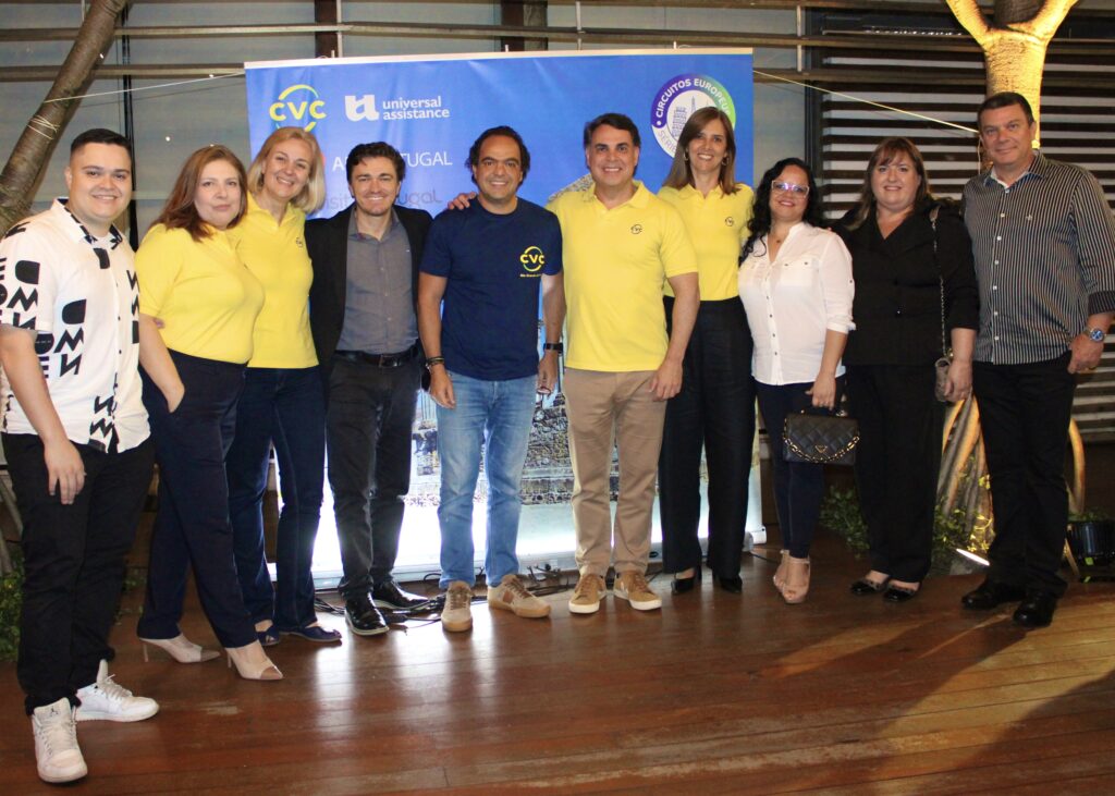 Fabio Godinho e Emerson Belan, com executivos da CVC do interior de São Paulo